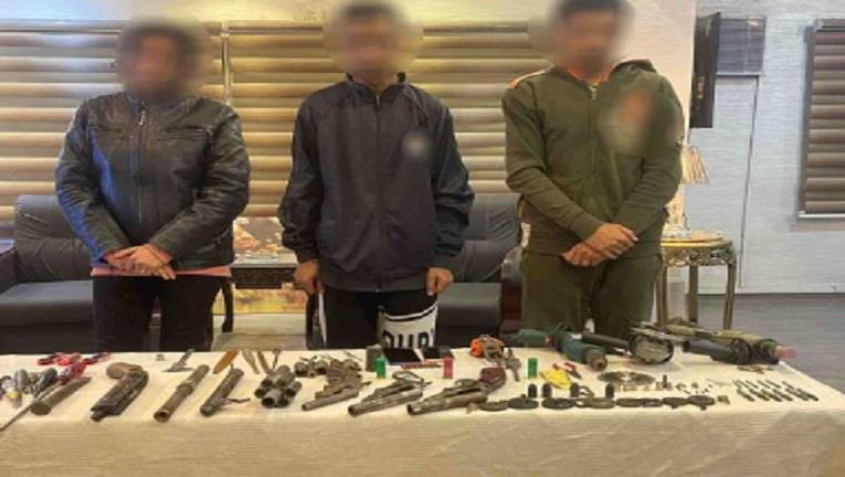 ضبط 3 أشخاص بالقليوبية لقيامهم بإدارة ورشة لتصنيع الأسلحة النارية والاتجار بها 1 2022 12 31 15 28 24 1431724054944