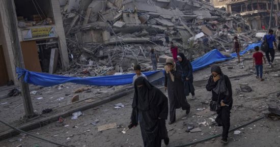 مصادر طبية فلسطينية: 37 شهيدا جراء قصف الاحتلال الإسرائيلي لوسط وجنوب قطاع غزة 1 202310141204154151724487063