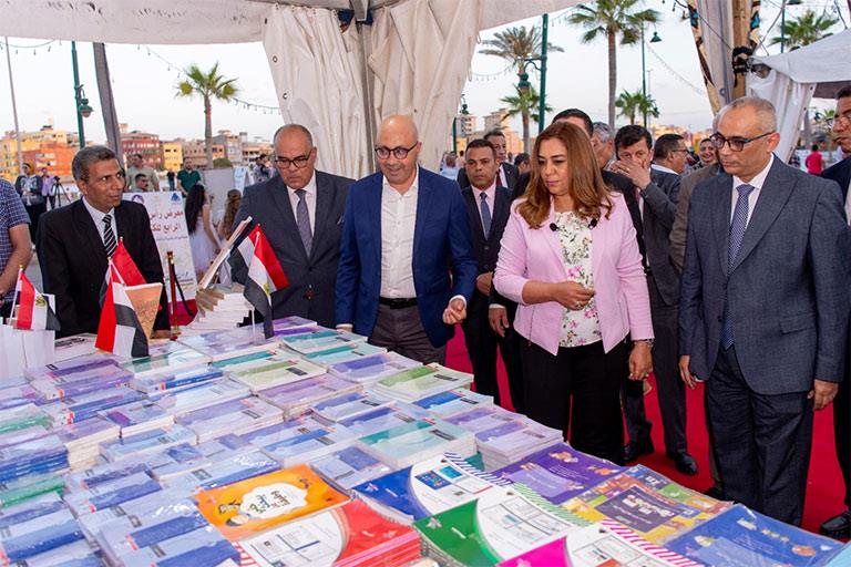 رئيس هيئة الكتاب ونائب محافظ دمياط يفتتحان الدورة الخامسة لمعرض رأس البر 1 2023 8 7 23 30 31 9321723146423