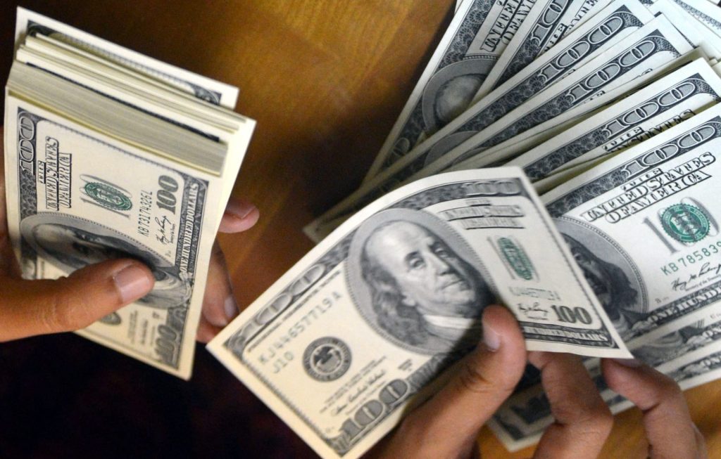 استقرار أسعار الدولار والعملات الرئيسية أمام الجنيه بالبنوك المصرية 1 2093541724068563