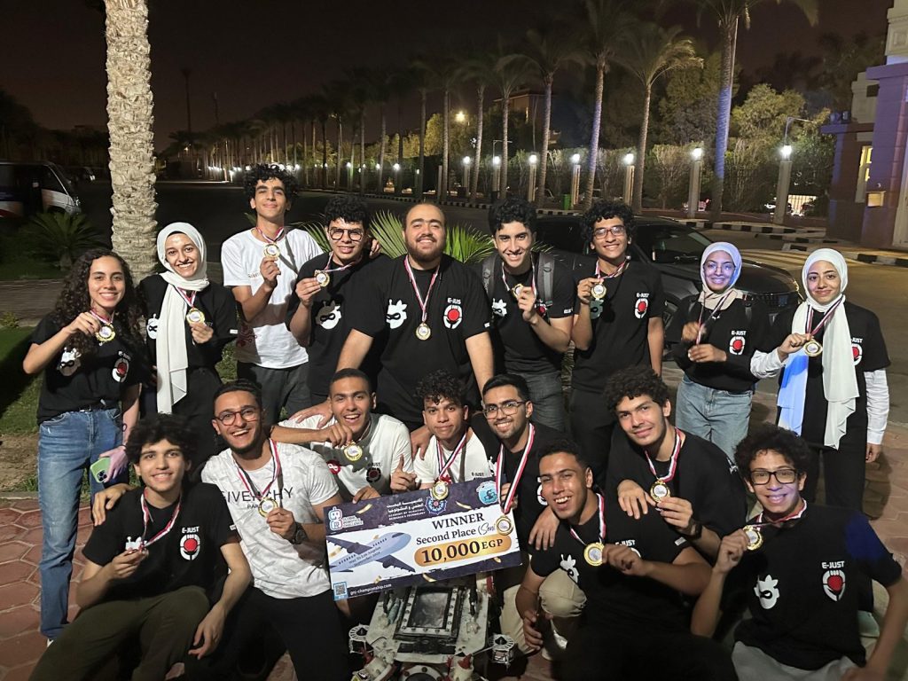 طلاب "نادي الروبوتات " بالجامعة المصرية اليابانية يحصدون المركز الخامس في مسابقة عالمية بهولندا 1 2481722527886