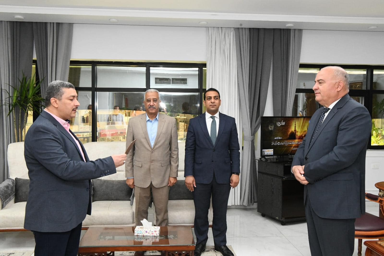 محافظ قنا يوجه لجان التنمية العمرانية والبيئية بتنفيذ خطط متطورة للأسواق والمواقف والميادين 1 330004120 1193403091147631 1208399865616680814 n1724271124