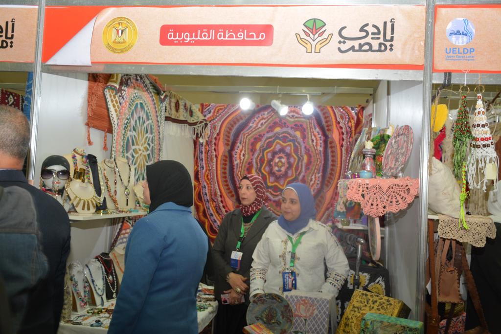 وزيرة التنمية المحلية ومحافظ القليوبية يفتتحان معرضي " أيادي مصر " و" صنع في القليوبية " للحرف اليدوية والتراثية 1 3811725111304