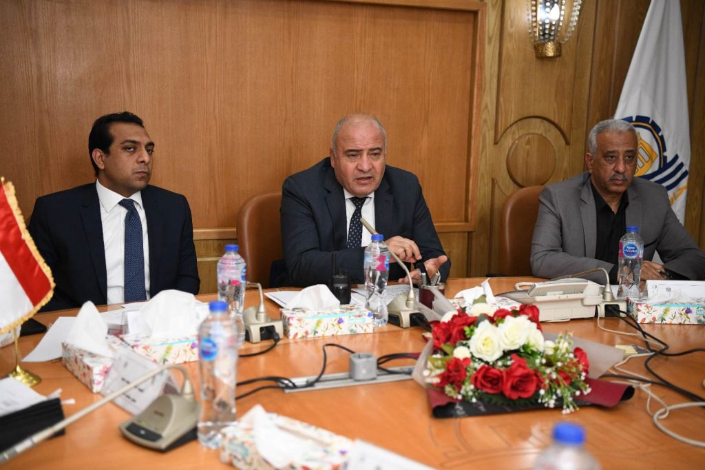 نائب محافظ قنا يوجه بتذليل العقبات أمام راغبي التصالح في مخالفات البناء 1 5 421723312865