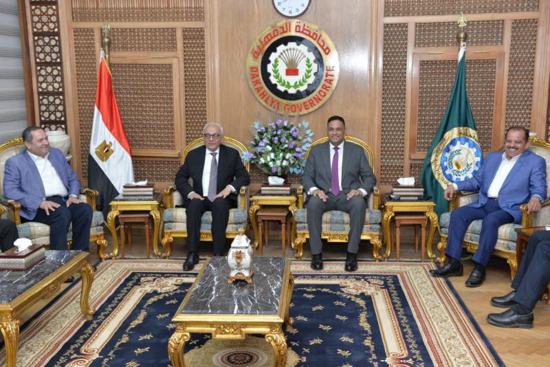 محافظ الدقهلية يستقبل وزير التربية والتعليم في إطار زيارته للمحافظة لبحث سبل تطوير العملية التعليمية 1 6090871722676625
