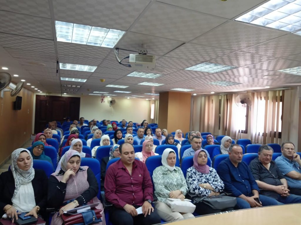 وكيل وزارة الصحة بالدقهلية يتفقد عمل فرق مبادرة (100 يوم صحة) 1 7531724525823