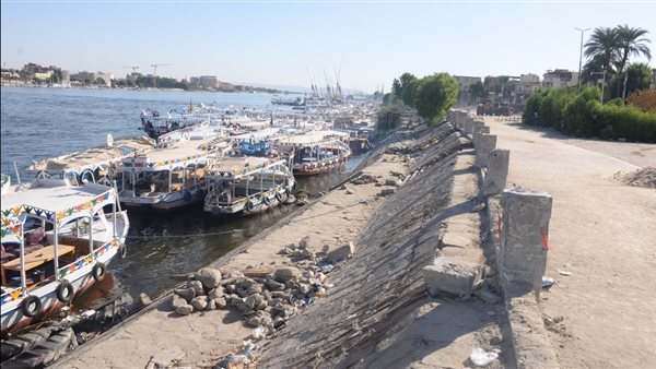 محافظ الأقصر يوجه بتذليل العقبات والالتزم بالمواصفات القياسية للمشروعات للارتقاء بمستوى الخدمات 1 7711724505724