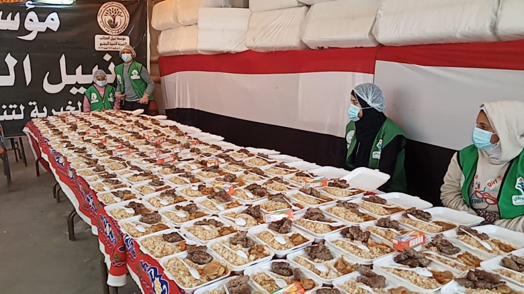 مؤسسة نبيل الكاتب توزع 2500 وجبة على دور الأيتام والمسنين في البحيرة ضمن حملة "أيد واحدة" 1 7721724154424
