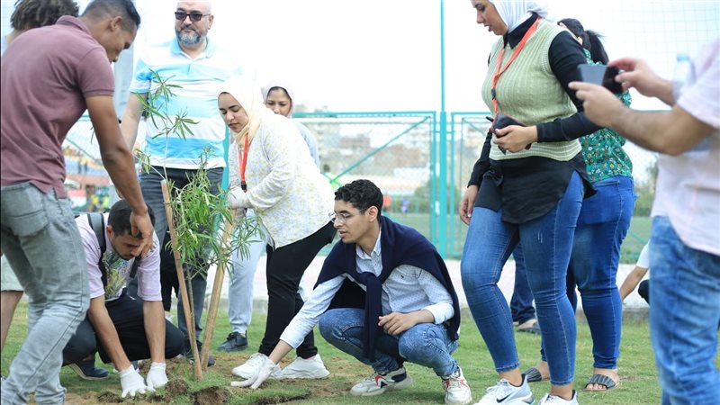 الشباب والرياضة: المشاركون بملتقي البيئة الساحلية يزرعون شتلات المنجروف على شواطئ سفاجا 1 8121722767164