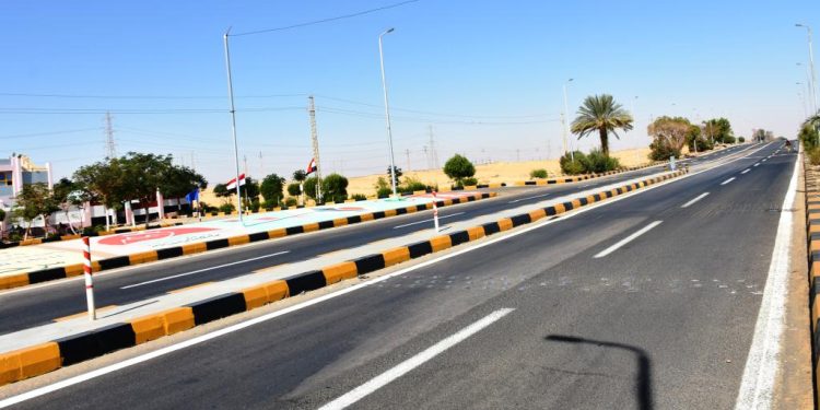 محافظ أسوان: وقف الحركة المرورية على طريق أبو سمبل لسقوط أمطار غزيزة ووقف الملاحة النهرية ببحيرة ناصر 1 98081 جولة محافظ أسوان 1