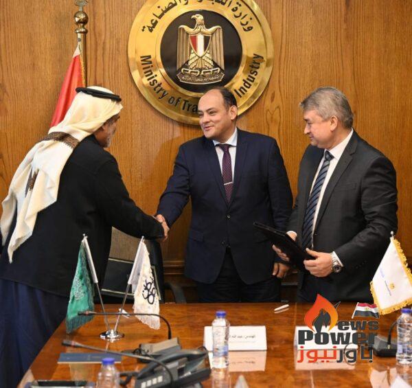 وزير الصناعة يشهد توقيع مذكرة تفاهم هيئة التنمية الصناعية وشركة سيمنس لتطوير التصنيع المحلى 1 B00A7D6A 10D1 4EE7 BB3C C6047504C134 scaled1725002644
