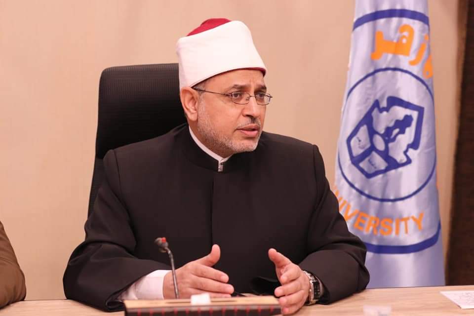 رئيس جامعة الأزهر يرصد 50 ألف جنيه جائزة للأبحاث العلمية المتميزة في جميع المجالات 1 FB IMG 16602260110211723145403