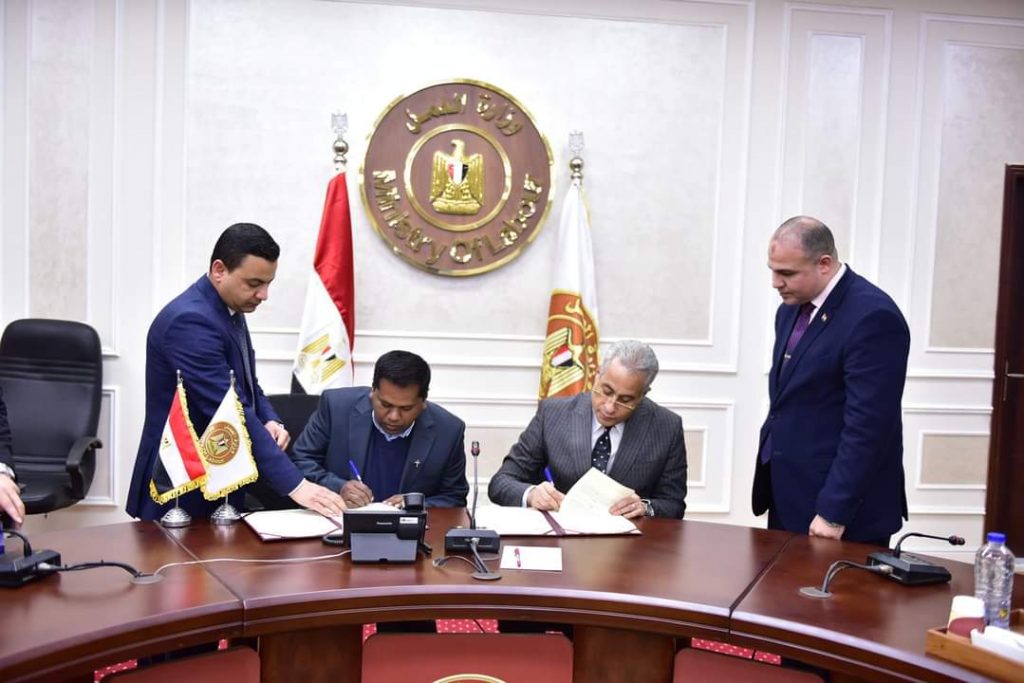 وزير العمل: منحة مجانية للشباب للتدريب على 3 مهن في معهد "الساليزيان" الإيطالي 1 FB IMG 17104994733441724056383