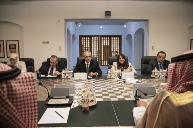 رئيس البريد يلتقي نائب وزير الخارجية للهجرة وشئون المصريين بالخارج لبحث سبل التعاون المشترك 1 FiV1tsgWAAIKG8N1724769424