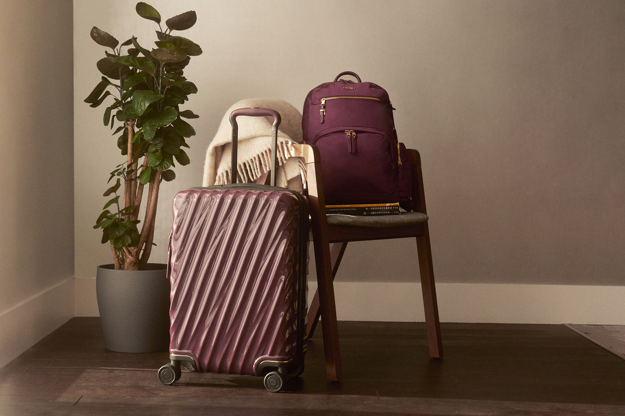 جلوبال (4): TUMI تكشف عن تشكيلة خريف 2024 من مجموعة VOYAGEUR الجلديّة ومجموعة DEGREE FRAME 19 من خلال حملة تقوم ببطولتها سفيرة العلامة التّجارية العالميّة MUN KA YOUNG 1 T41723612023