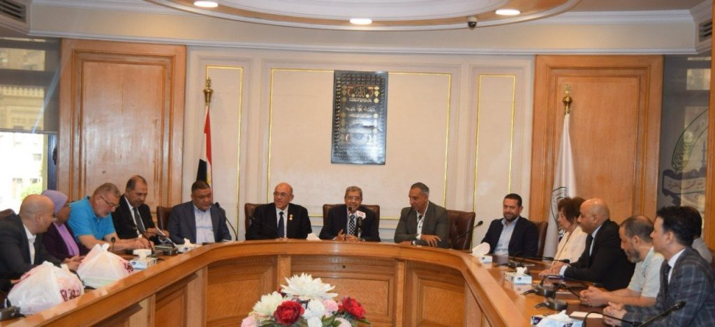إدارة غرفة القاهرة التجارية تنظم معرض "أهلا مدارس" بقاعة جهاز المشروعات بمدينة نصر 1 elaosboa054161724939404