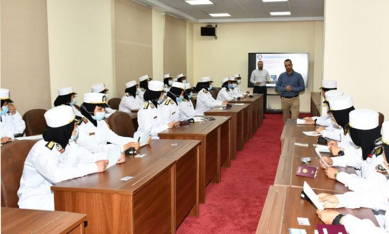 أكاديمية الشرطة تنظم دورة تدريبية لطالبات كلية الشرطة للتدريب على فحص وثائق السفر وكشف الوثائق المزورة 1 elaosboa16379 11723289406