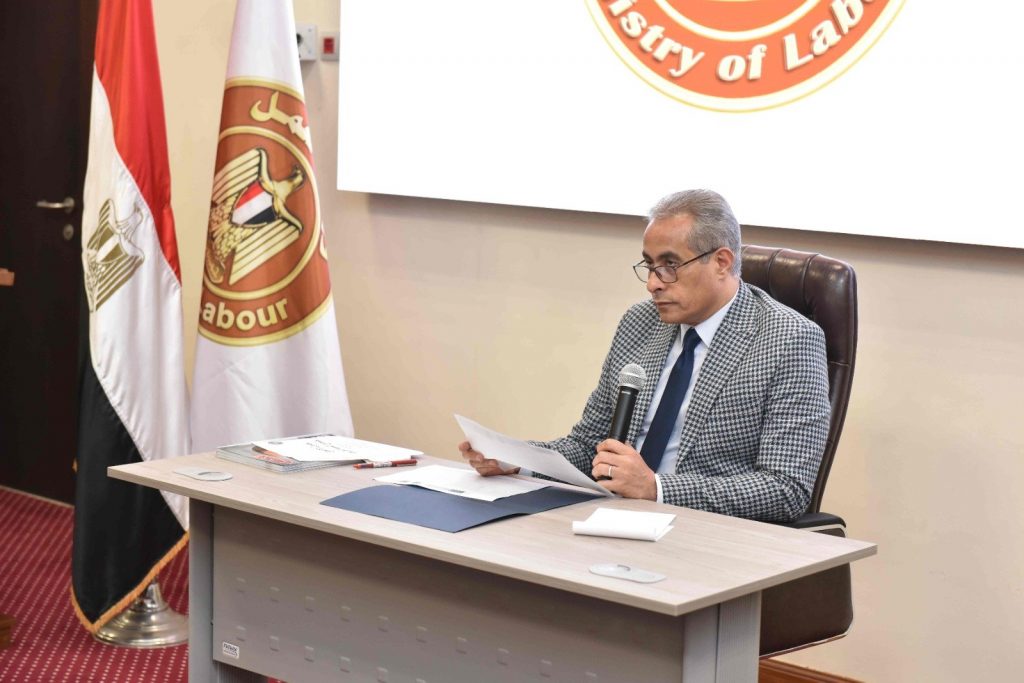 وزير العمل يتفقد سير العمل بمركز التدريب المهني ومواقع العمل والإنتاج بالسويس 1 elaosboa718261723387503