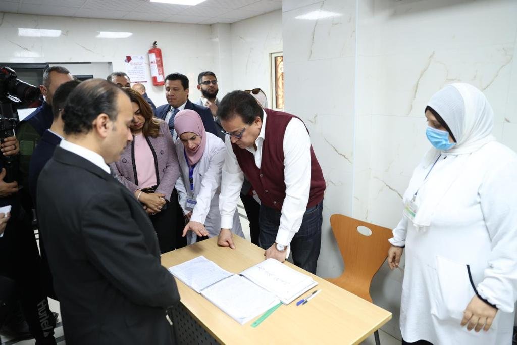 نائب وزير الصحة تتفقد مركز طب أسرة أول بدمياط وتوصي بالتدقيق في تسجيل بيانات متابعة نمو الطفل 1 elaosboa745861725115924
