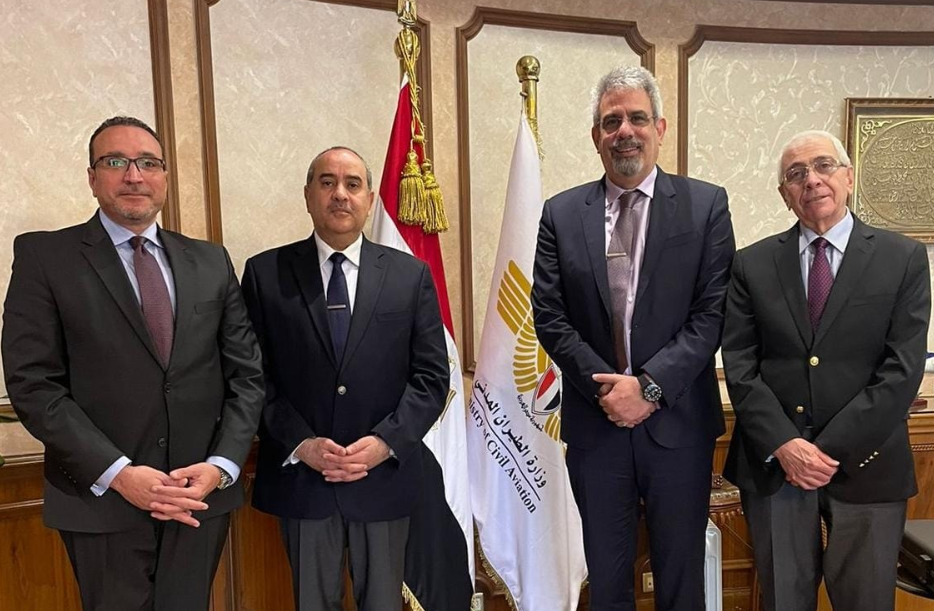 وزير الطيران يبحث مع الملحق الإقليمي لإدارة الجمارك لمنطقة الشرق الأوسط سبل التعاون المشترك 1 ma 11724836505