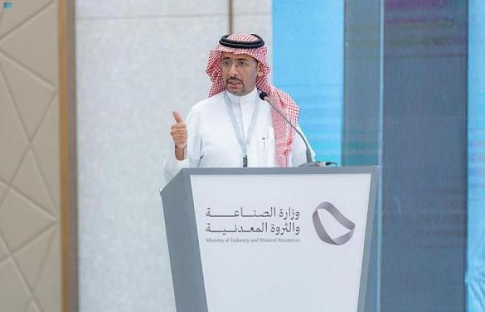 وزير قطاع الأعمال يؤكد أهمية تنمية الكيانات الصناعية والإنتاجية بالشركات التابعة لدعم الاقتصاد القومي 1 medium 2022 08 25 f4ad252f5b1722953704