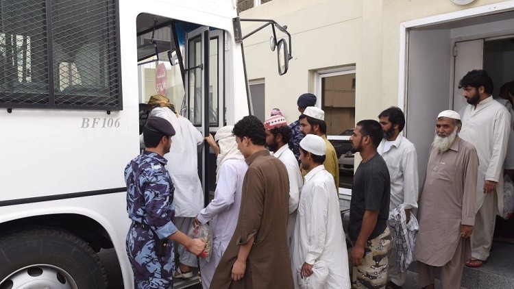 الجارديان: اعتقال أكثر من 400 شخص والشرطة تستعد لمزيد من أعمال الشغب في بريطانيا 1 المتسللين1722951123