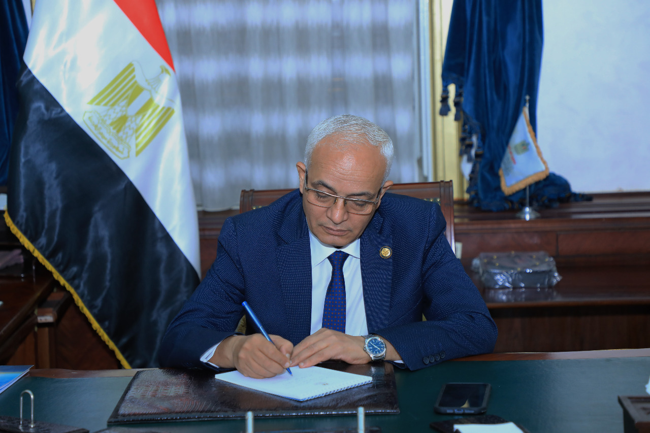 وزير التربية والتعليم يشدد على أهمية التكاتف بين جميع أطراف المنظومة التعليمية في الفترة المقبلة 1 وزير التعليم 11723894203