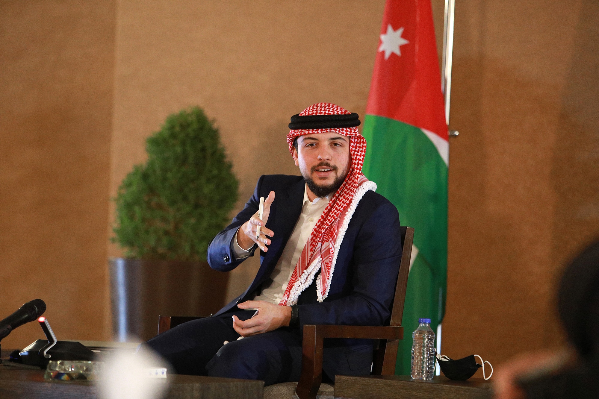 ولي العهد الأردني وأمين عام الجامعة العربية يؤكدان ضرورة التوصل إلى وقف دائم لإطلاق النار في غزة 1 ولي العهد الأردني الحسين بن عبدالله1724860264