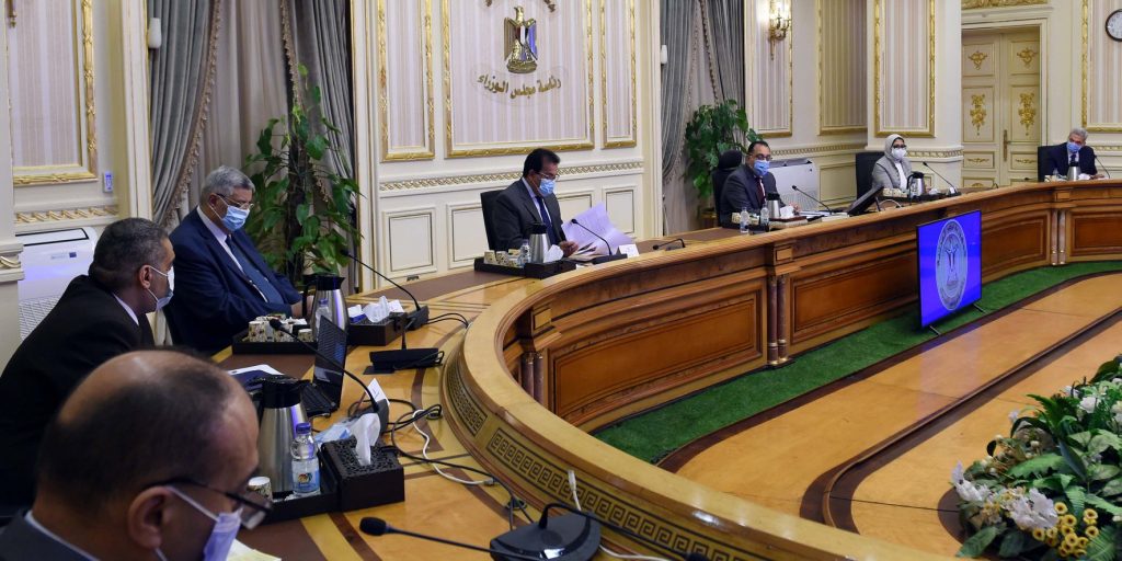 رئيس الوزراء: صناعة الدواء في مصر تاريخية وعملاقة وتمتد لأكثر من 100 عام 1 اجتماع صناعة الدواء 3