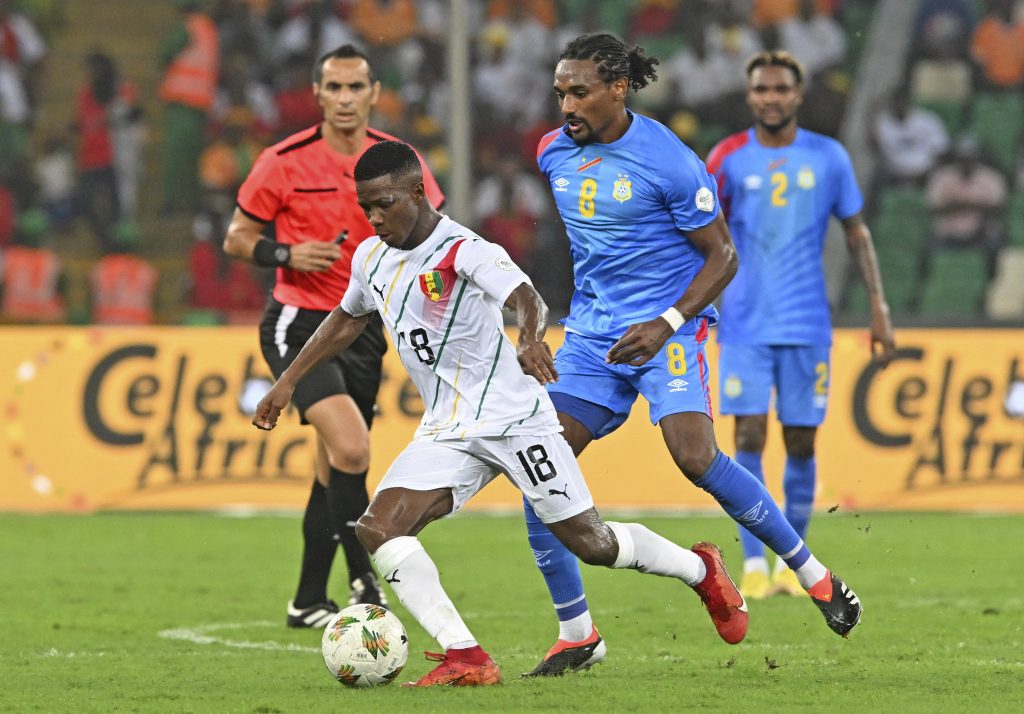 تصفيات الأمم الإفريقية: فوز الكونغو الديمقراطية على غينيا "1-0" وتعادل جنوب إفريقيا وأوغندا "2-2" 1 الكونغو وكينيا1725655083