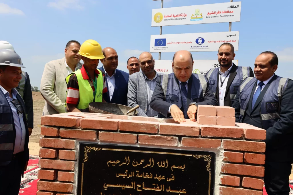 محافظ كفرالشيخ يضع حجر الأساس لمصنع تدوير المخلفات الصلبة البلدية على مساحة "7 أفدنة" 1 حجر scaled1725791465