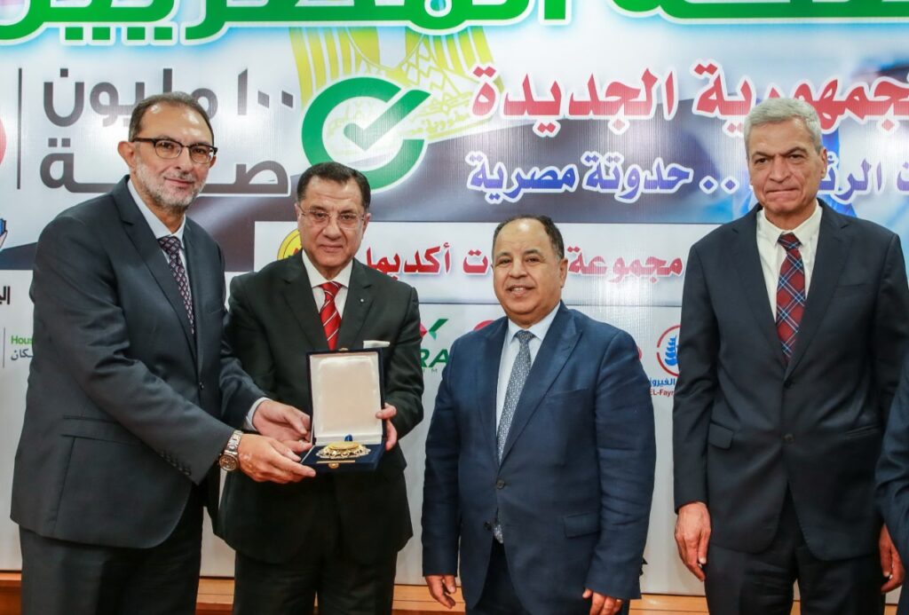 رئيس سلامة الغذاء يثمن دور الغرف التجارية للحفاظ على صحة المستهلك وسلامة المنتجات 1 د طارق الهوبي رئيس هيئة سلامة الغذاء 2 scaled1725463444