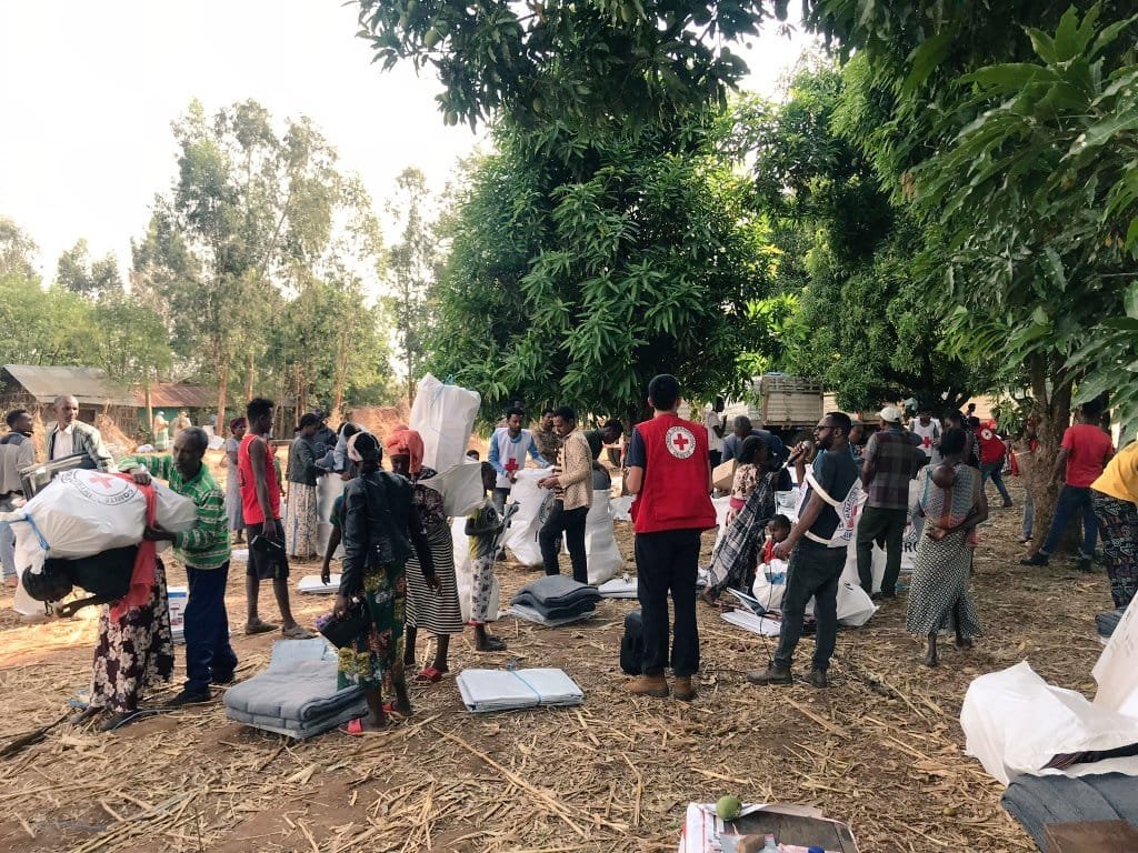 الصليب الأحمر يقدم مساعدات "غير غذائية" لأكثر من 900 متضرر بسبب الفيضانات في الكونغو الديمقراطية 1 1 31726993144
