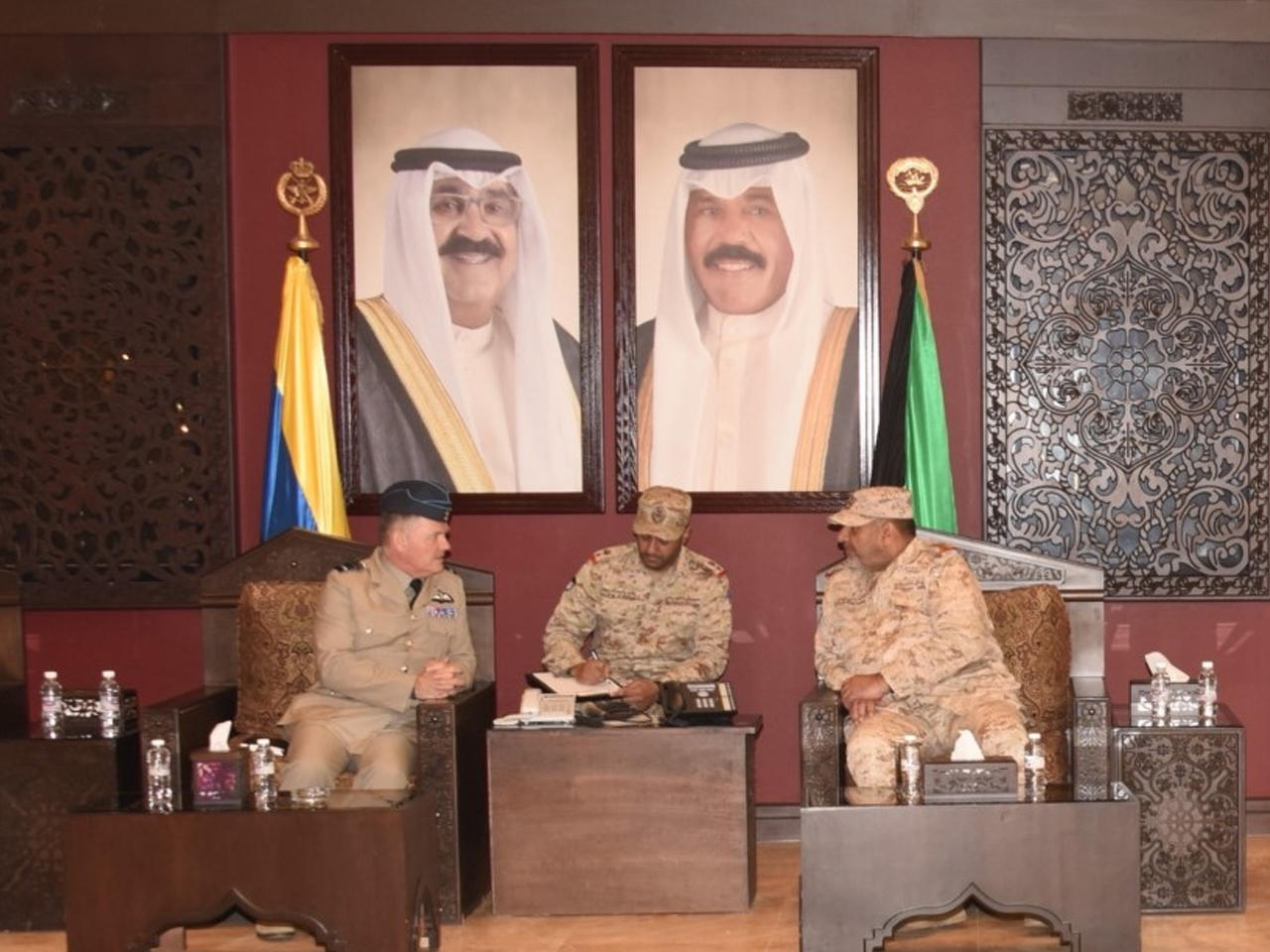 نائب رئيس الأركان الكويتي يبحث مع مسئول عسكري أمريكي وبريطاني موضوعات ذات الإهتمام المشترك 1