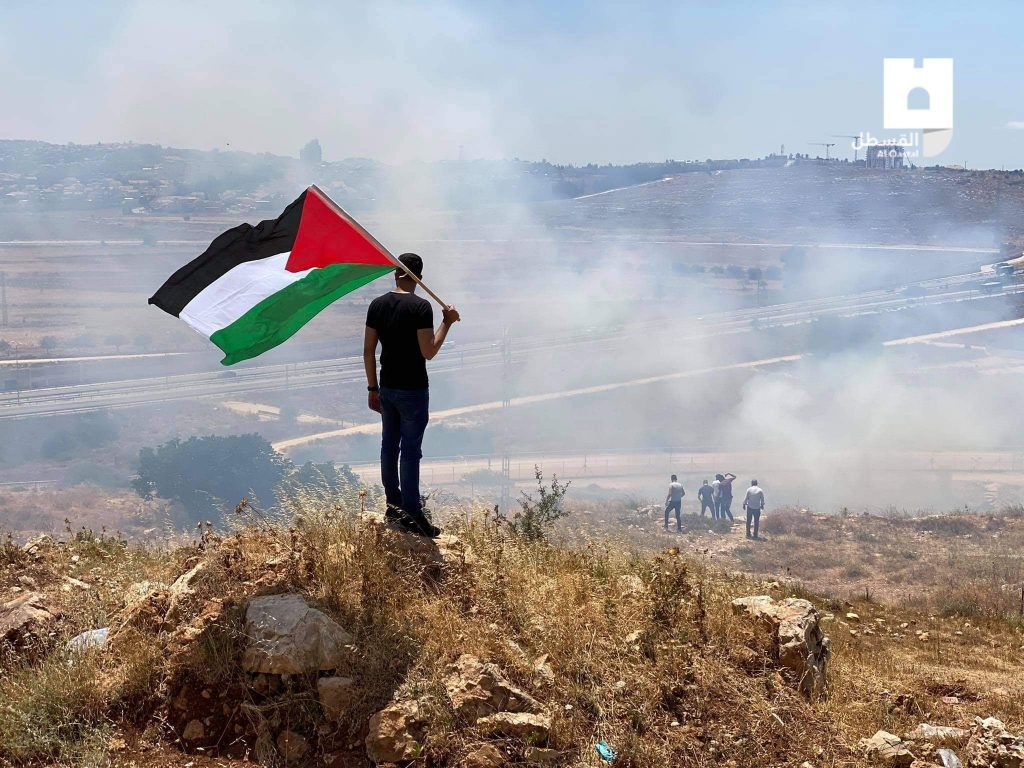 الاحتلال يقتحم قرية رافات شمال غرب القدس.. ويعتقل مواطنين اثنين من الخليل 1 13589794861726053904