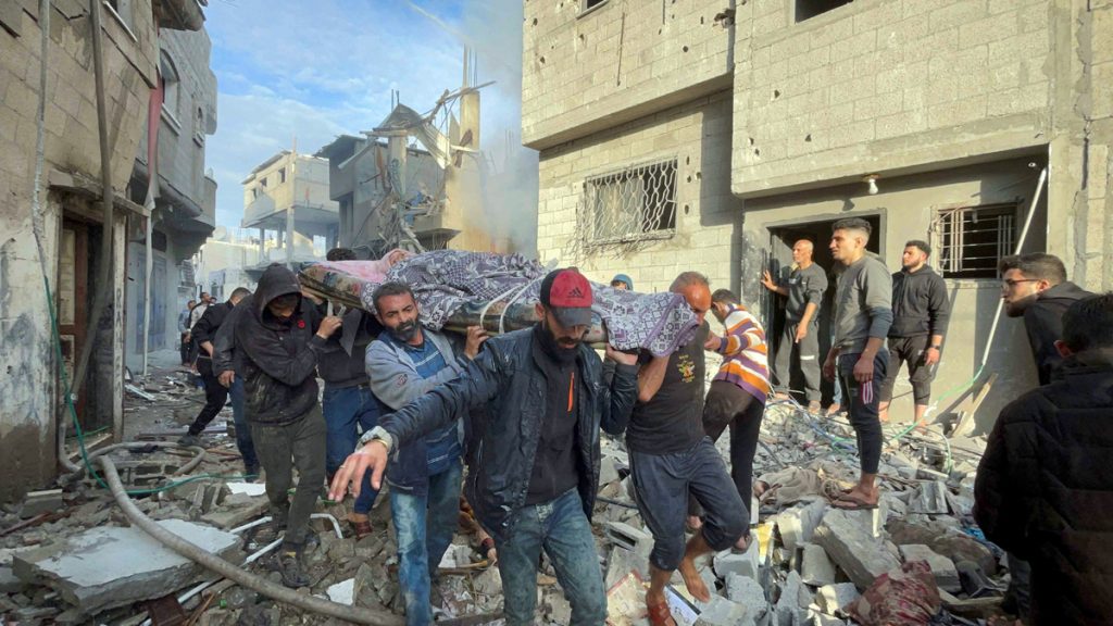 سقوط شهداء وجرحى في غارات إسرائيلية متواصلة تستهدف بعلبك والمناطق الجنوبية اللبنانية 1 17054739564161727502123