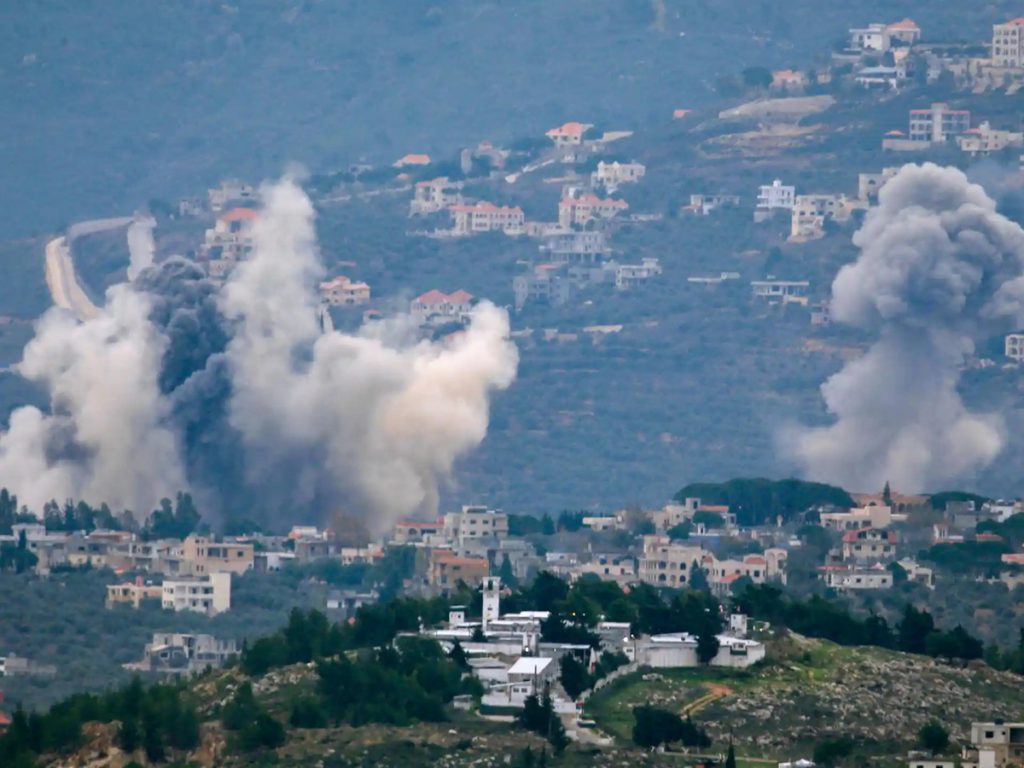 لبنان: غارات إسرائيلية عنيفة على القطاع الغربي بقضاء صور.. وإلقاء قنابل حارقة على بلدة كفركلا 1 17102227999761725983945