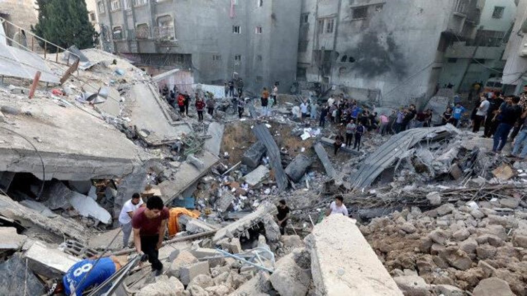 شهيدان فلسطينيان ومصابون في غارات للاحتلال على غزة 1 17103098173241726226523