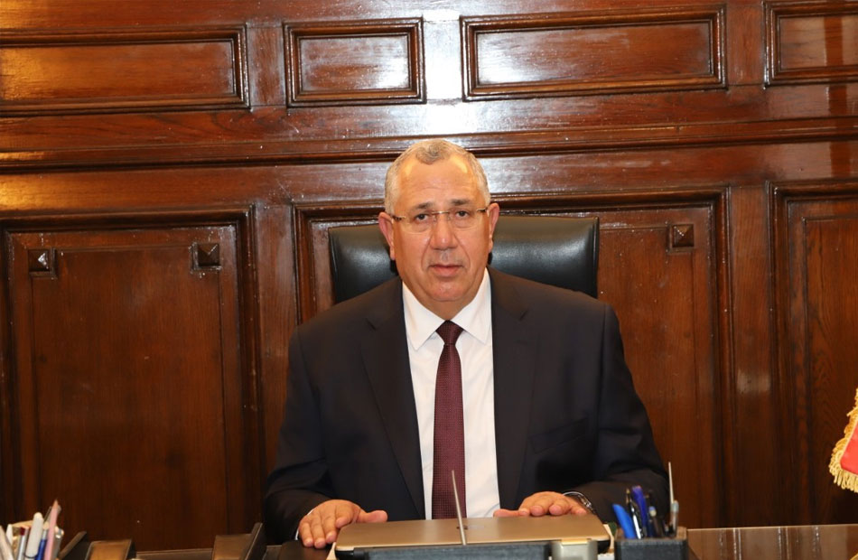 وزير الزراعة يؤكد ضرورة الإسراع في معدلات الإنجاز لتنفيذ خطط الدولة لتحقيق التنمية الزراعية 1 19 2020 637439823608657170 8651725781743