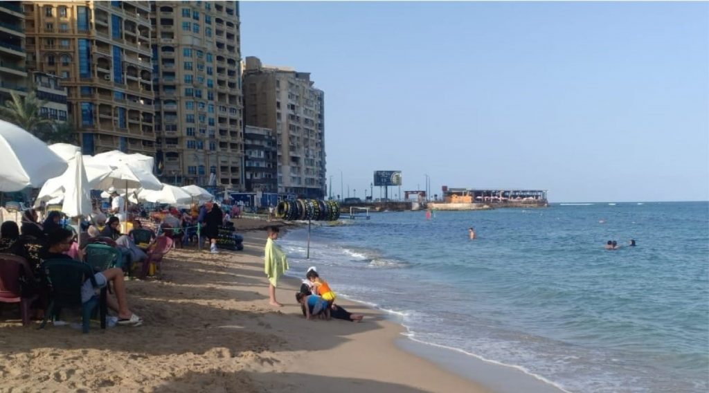 مصايف الإسكندرية: تباين ألوان الرايات بشواطئ المحافظة وسط نسب إقبال منخفضة 1 19 2022 637997014577026196 7021725617883