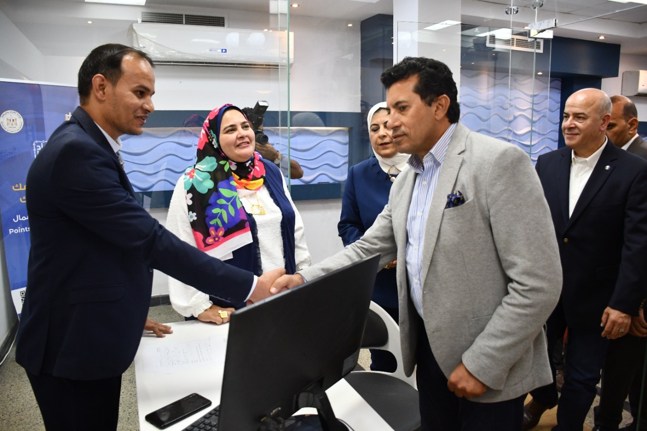 وزير الشباب خلال تفقد مركز التنمية الشبابية بمدينة 6 أكتوبر: حولنا مراكز الشباب إلى مراكز خدمة مجتمعية 1 19 2022 638014690474612336 4611726395004