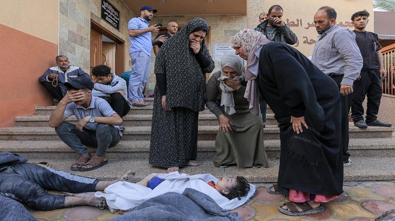 استشهاد 10 فلسطينيين إثر قصف الاحتلال الإسرائيلي لمنزل في مخيم النصيرات وسط قطاع غزة 1 19 2023 638335317396216674 6211726466763