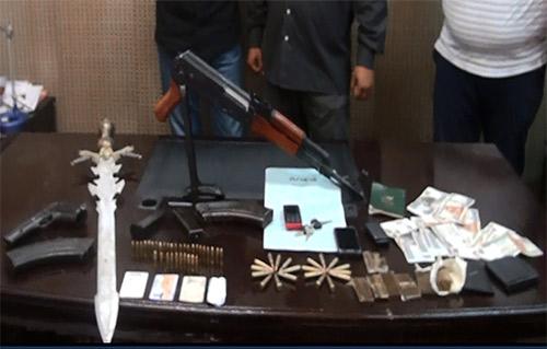 ضبط هارب من تنفيذ حكمين بالمؤبد بأسيوط وبحوزته 29 سلاحا ناريا بدون ترخيص بقصد الإتجار 1 2014 635389626270490467 49 main1725439744