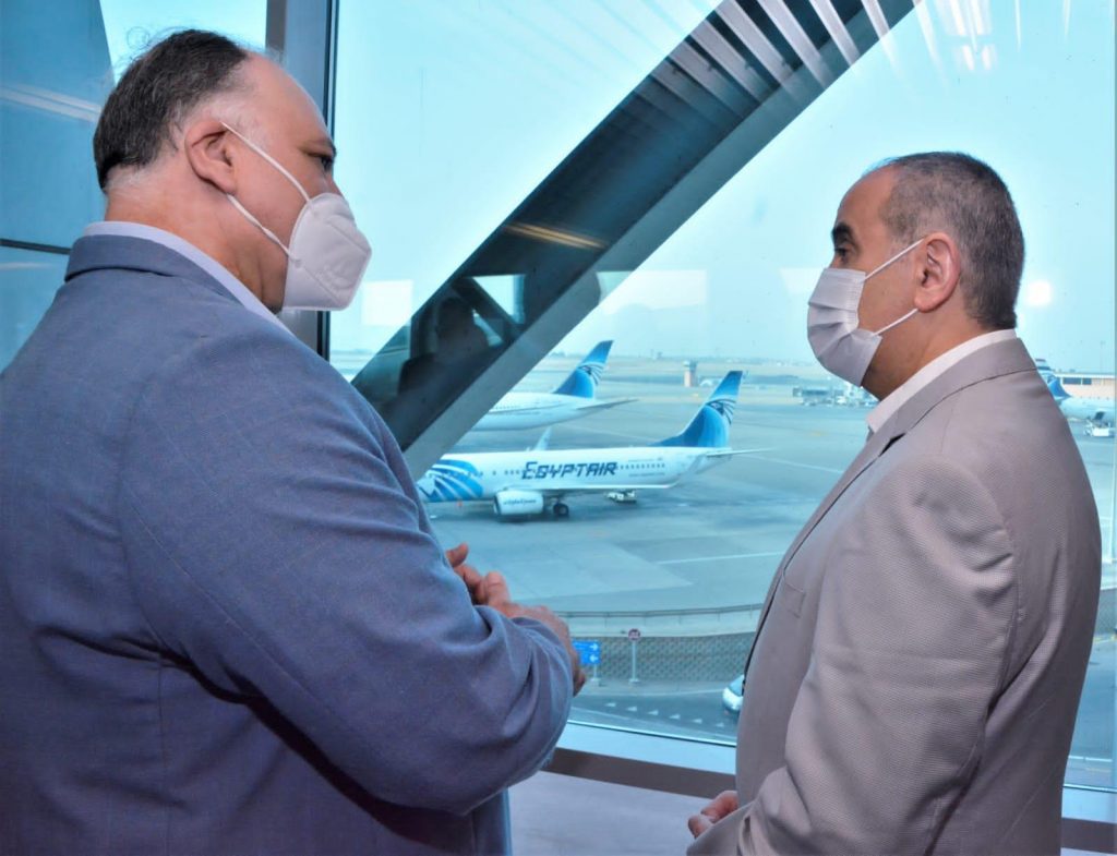 وزير الطيران يبحث أنظمة تشغيل نشاط البالون الطائر وسبل الدعم في مصر 1 202205021114473331727631845