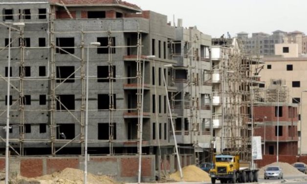 تنفيذ 47 قرار إزالة لأعمال بناء مخالف وتشميع الأنشطة التجارية المخالفة بمدينة الشروق 1 2022112103271227121727600584