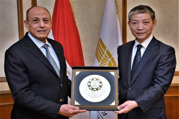 وزير الطيران المدني يبحث مع مسئولي شركة "جيزوبا" الصينية سبل التعاون بمجال "الشحن الجوي" 1 2023 638091380528716031 8711726394764