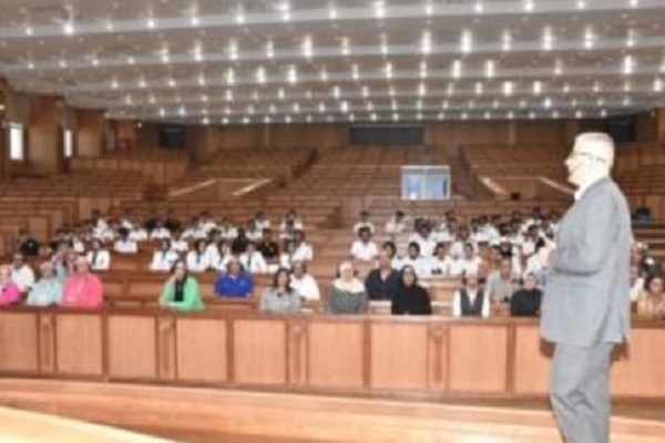 الداخلية تنظم دورة تدريبية للضباط في مجال "قواعد نيلسون مانديلا لمعاملة نزلاء مراكز الإصلاح" 1 2024 638559565010986760 981726475224