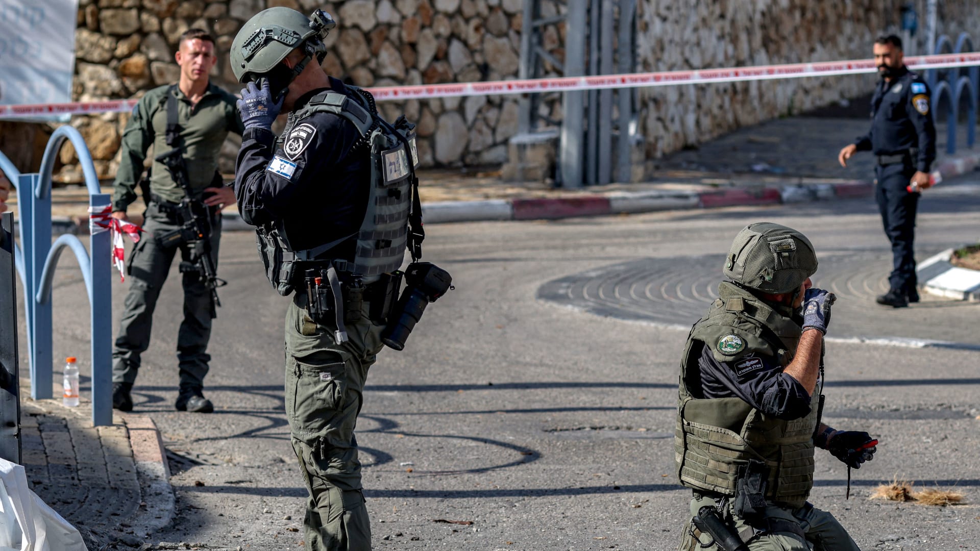 الجيش الإسرائيلي: 5 صواريخ أطلقت من لبنان تجاه زخرون يعقوب ويوكنعام عيليت جنوب حيفا 1 2371381727249044