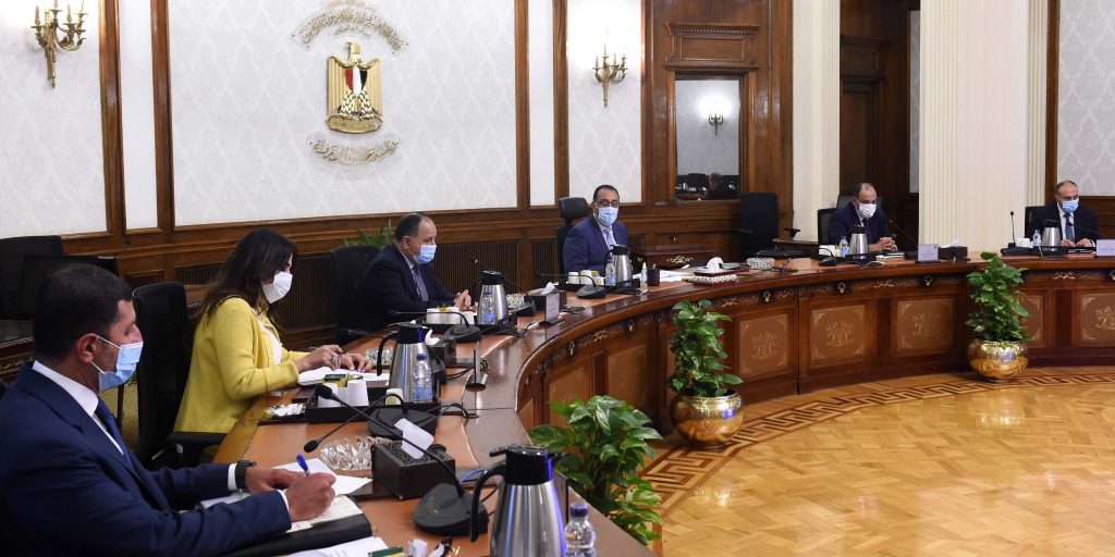 رئيس الوزراء يبحث آلية تعديل حدود الكربون بهدف تعزيز تنافسية الصادرات المصرية 1 304842224 491692313001194 7348204522209510520 n1727012283