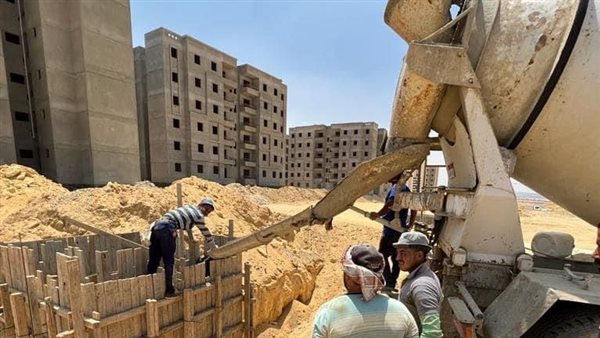 رئيس "العبور الجديدة" يتفقد مشروعات المرافق والطرق والكهرباء بمنطقة الـ2600 فدان بالمدينة 1 3981726823884